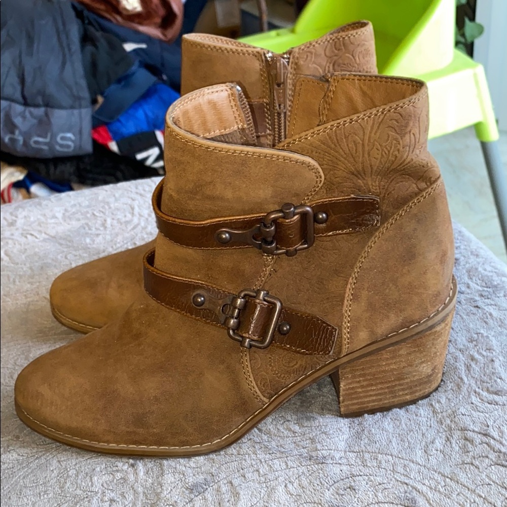 💋 Brown Suede Ankle Boots